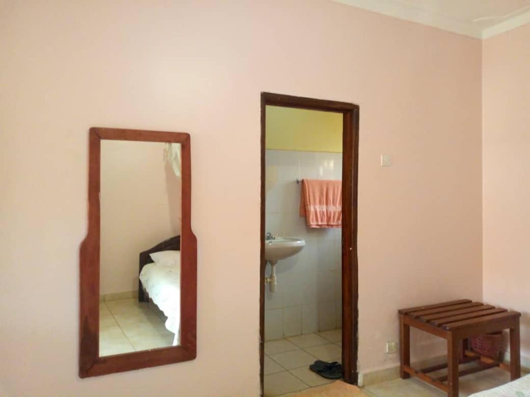 The Royal Pentagon Hotel Hoima Exterior photo